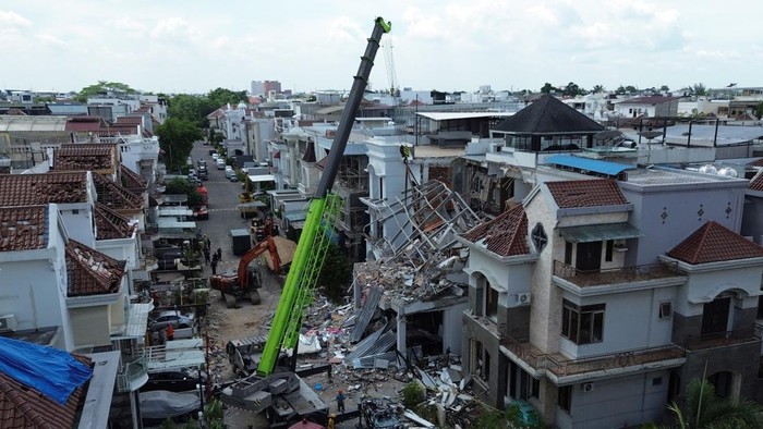 Korban Meninggal Kembali Ditemukan di Reruntuhan Perumahan Elite Medan, Proses Evakuasi Berlanjut